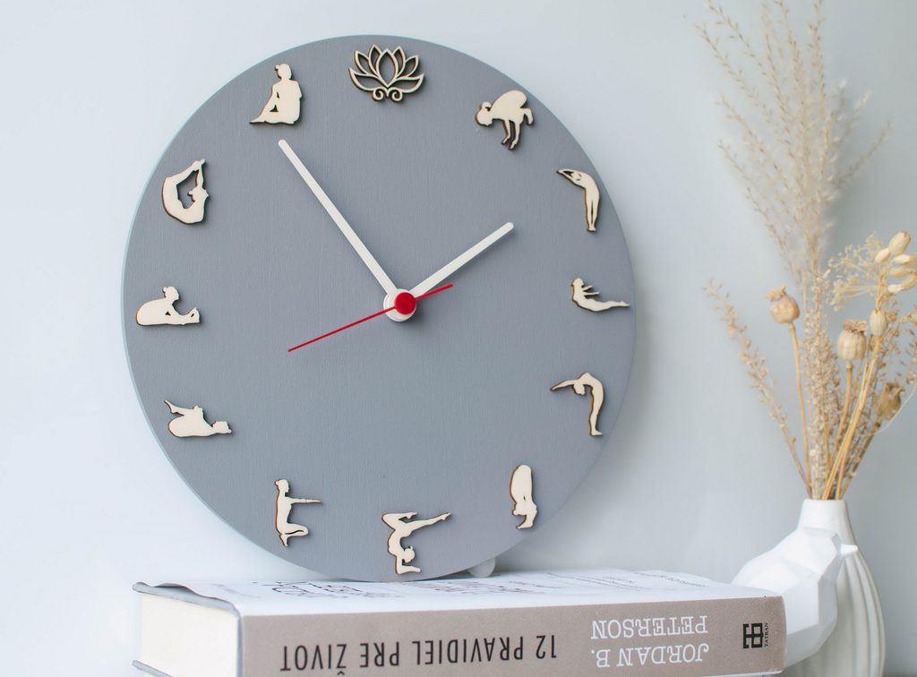 yoga new clock3
